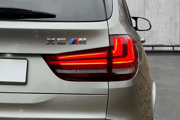 Sølv BMW X5 fra 2015