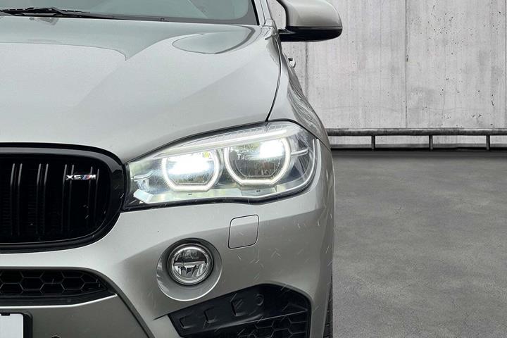 Sølv BMW X5 fra 2015