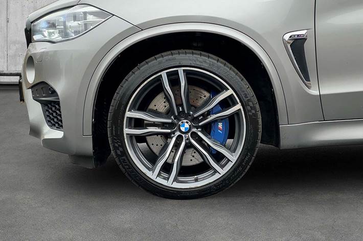 Sølv BMW X5 fra 2015