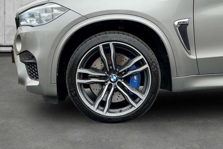 Sølv BMW X5 fra 2015