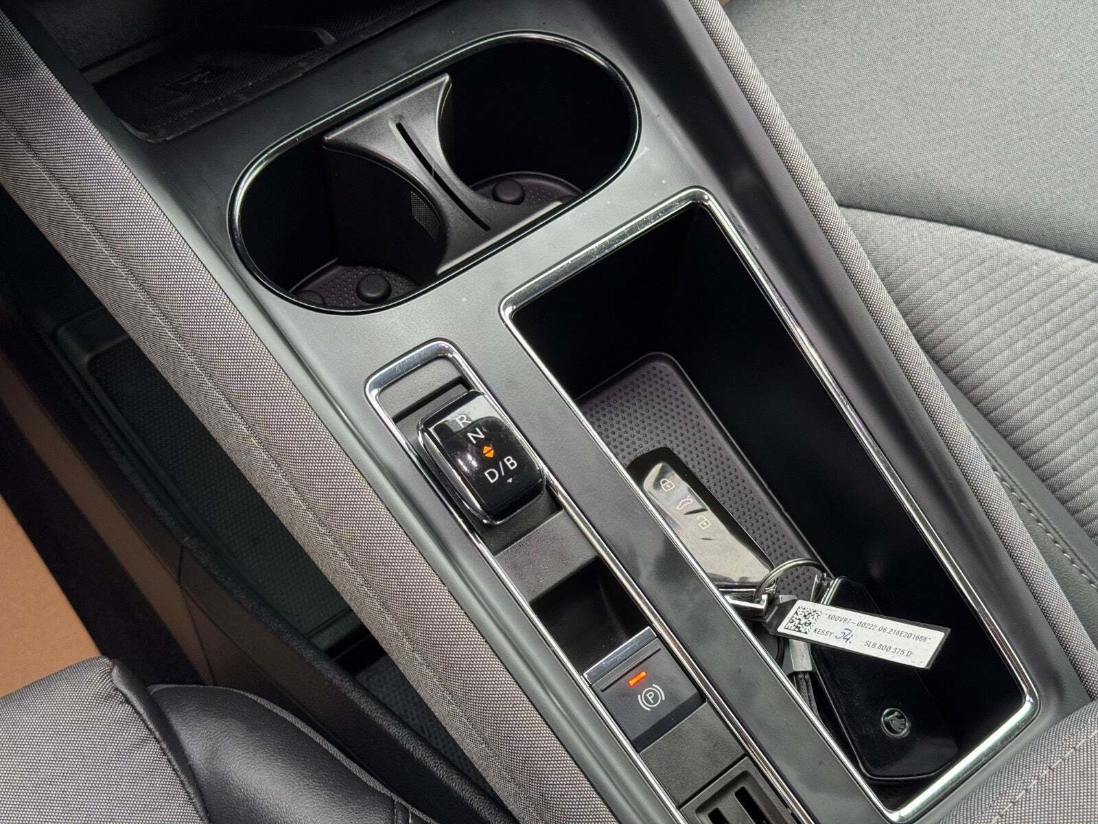 Turquoise Skoda Enyaq fra 2022