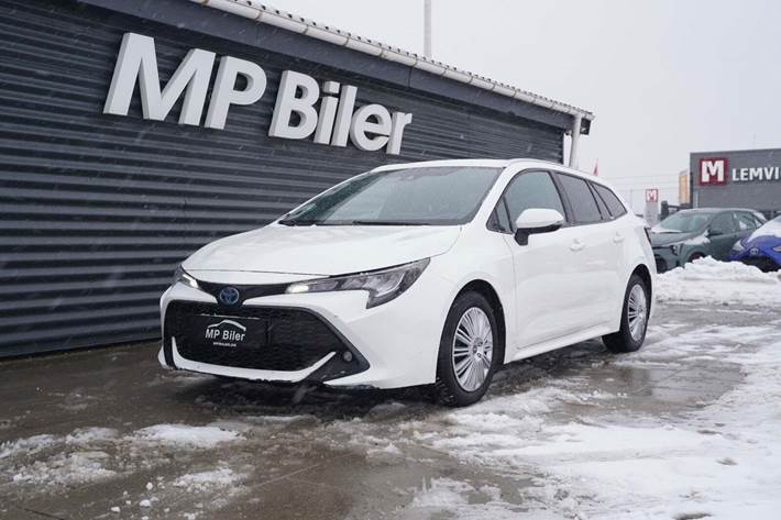 Hvid Toyota Corolla fra 2020 set udefra