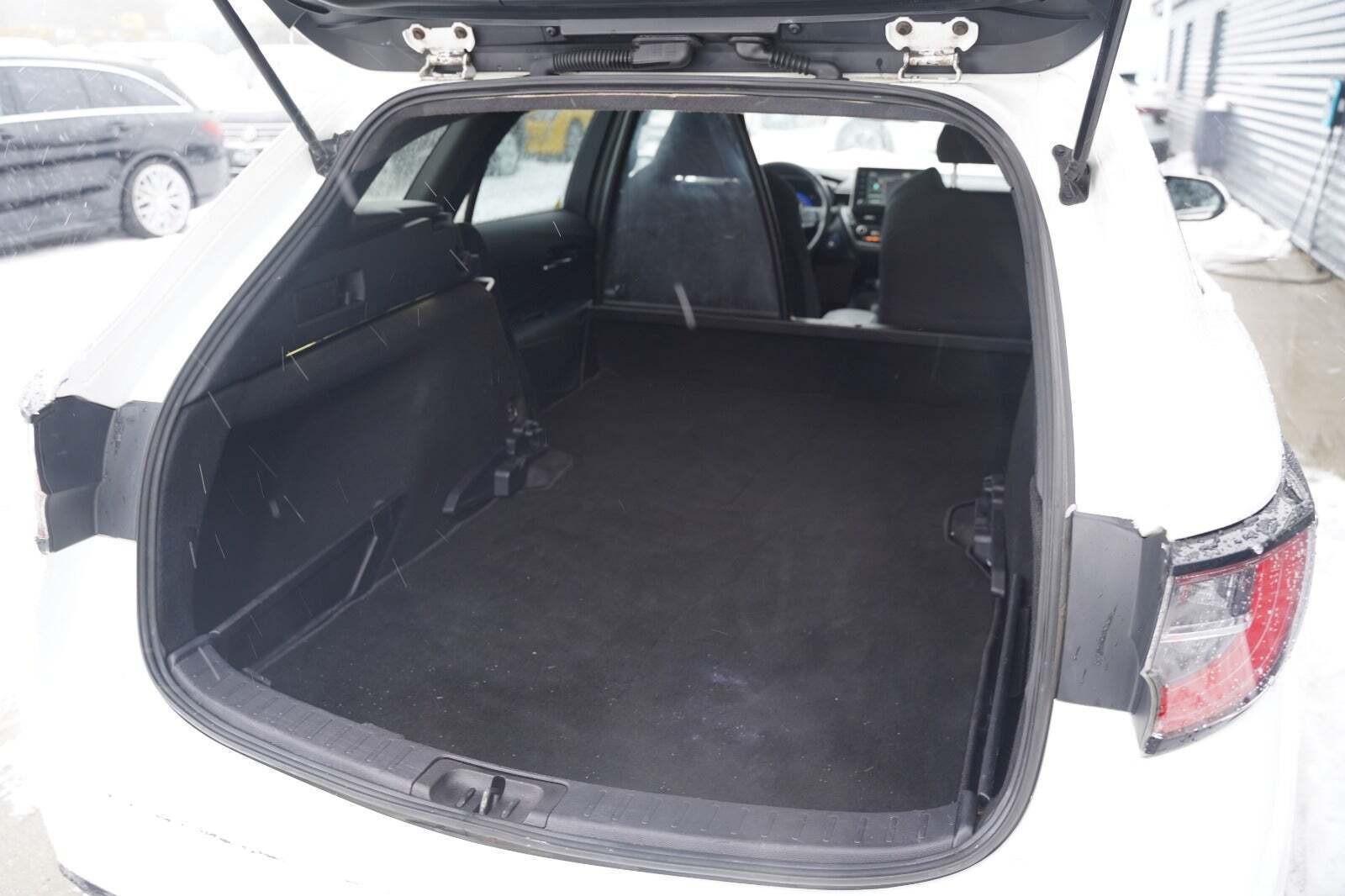 Hvid Toyota Corolla fra 2020