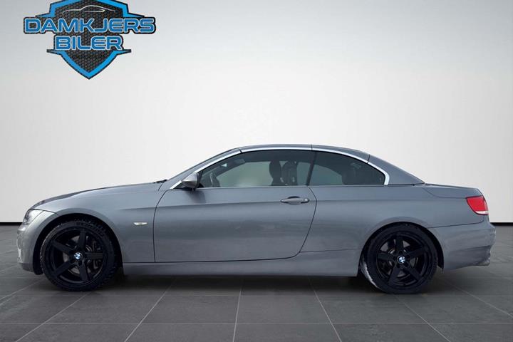 Grå BMW 330i fra 2007