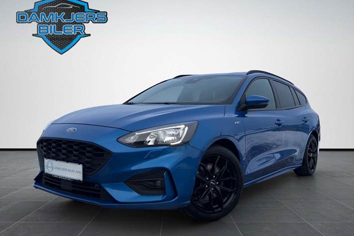 Sort Ford Focus fra 2019 set udefra