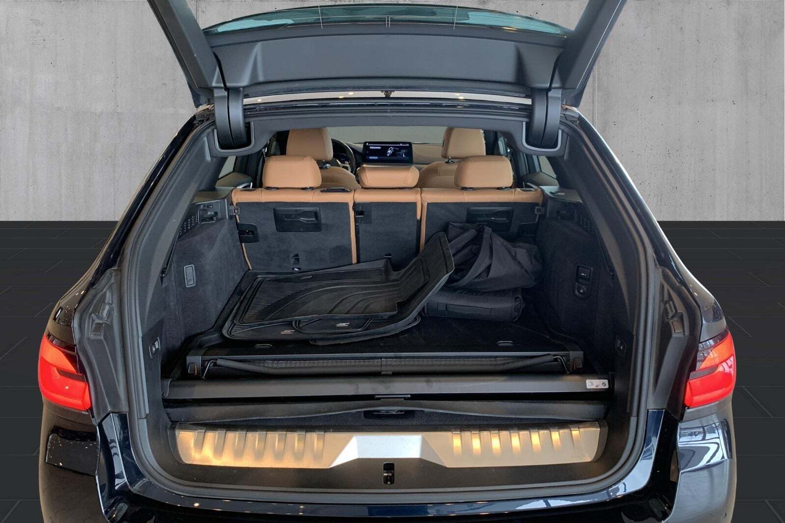 Sort BMW 530e fra 2021