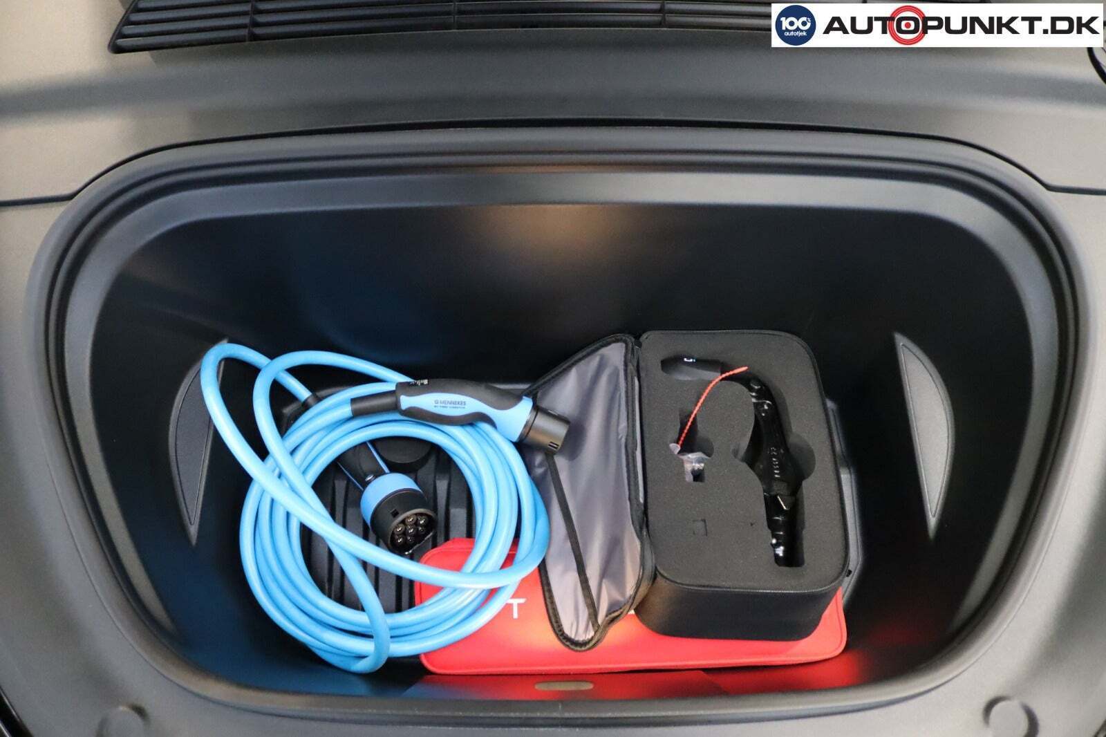 Sort Tesla Model Y fra 2025