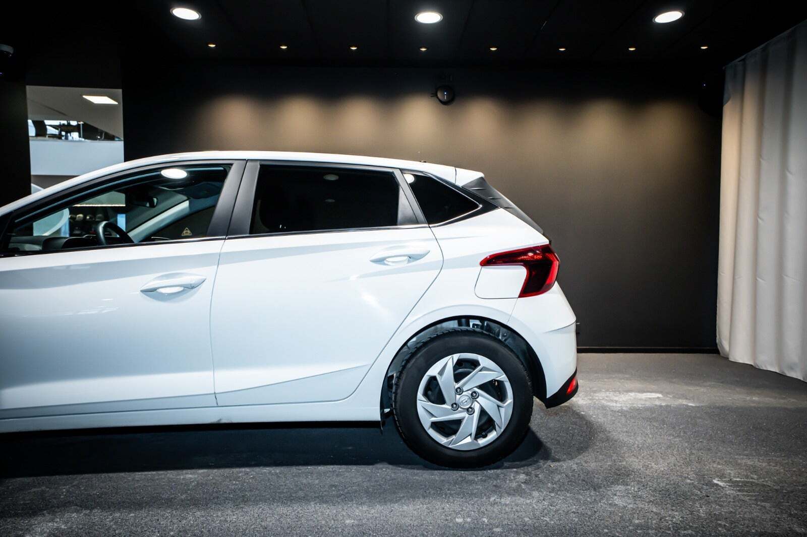 Hvid Hyundai i20 fra 2023