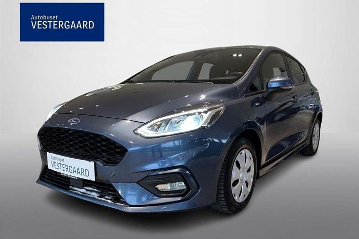 Blå Ford Fiesta fra 2021 set udefra
