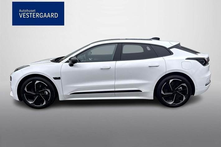 Hvid Zeekr 001 fra 2025