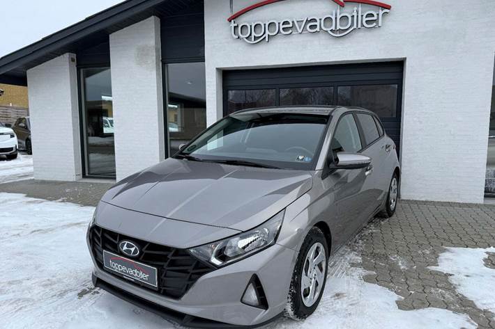 Grå Hyundai i20 fra 2023