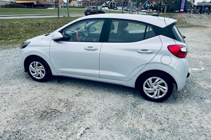 Grå Hyundai Hyundai i10 Advanced fra 2024