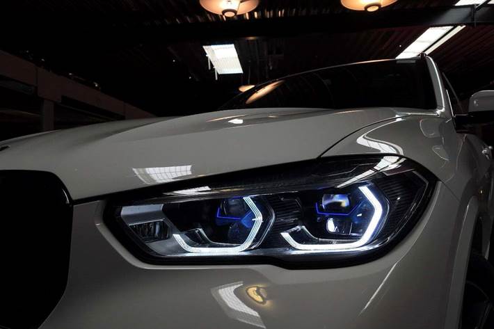 Hvid BMW X5 fra 2022