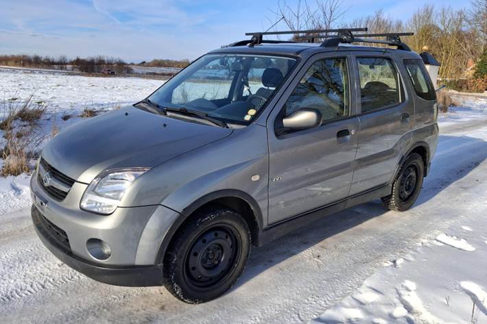 Grå Suzuki Ignis fra 2006