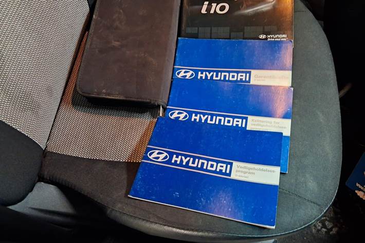 Grå Hyundai i10 fra 2011