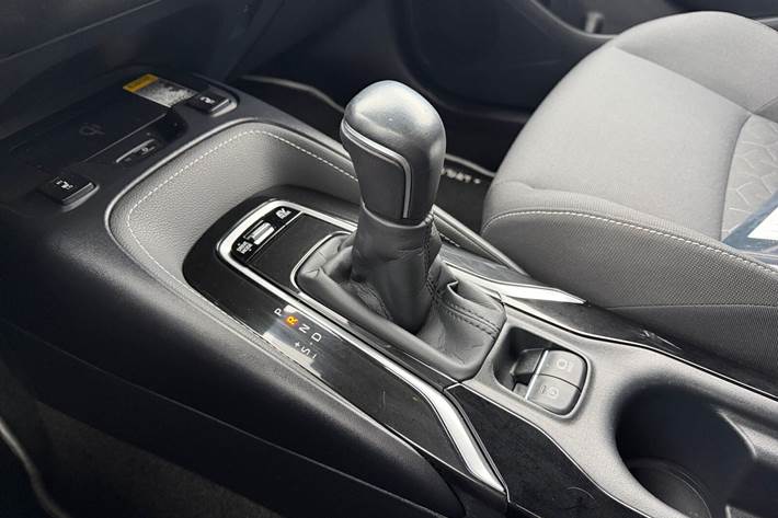 Grå Toyota Corolla fra 2021