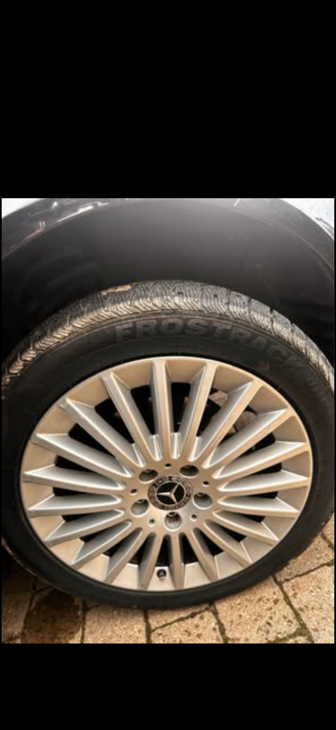 Sort Mercedes 220 fra 2011