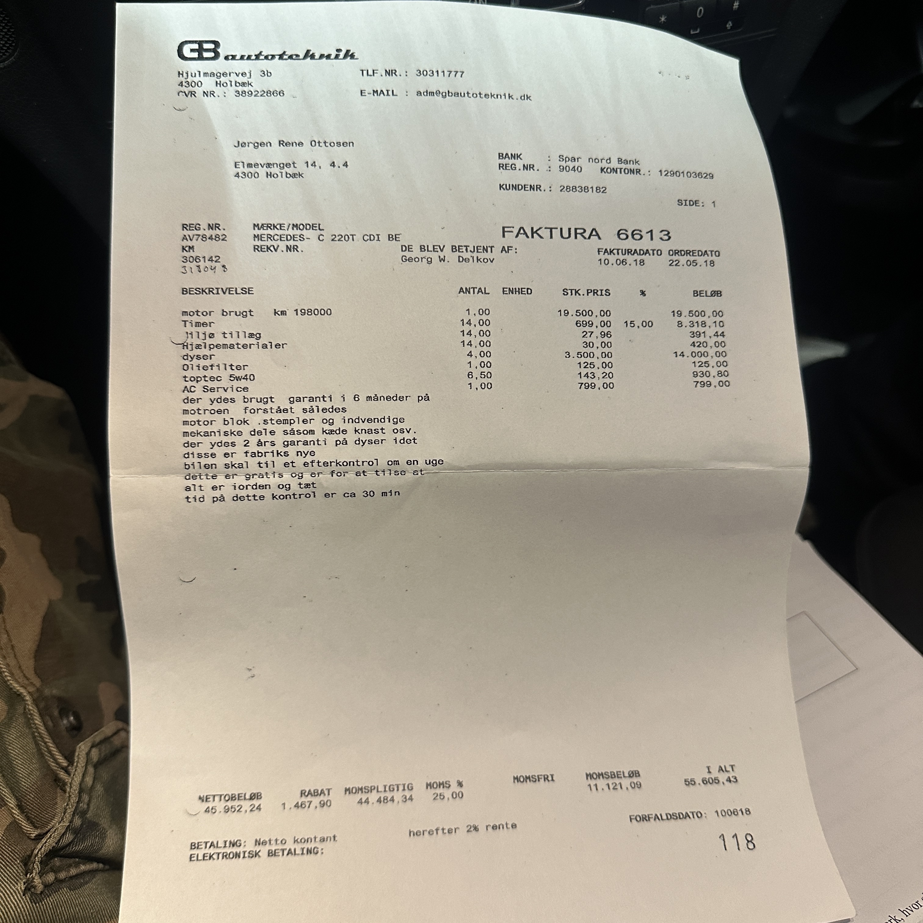 Sort Mercedes 220 fra 2011