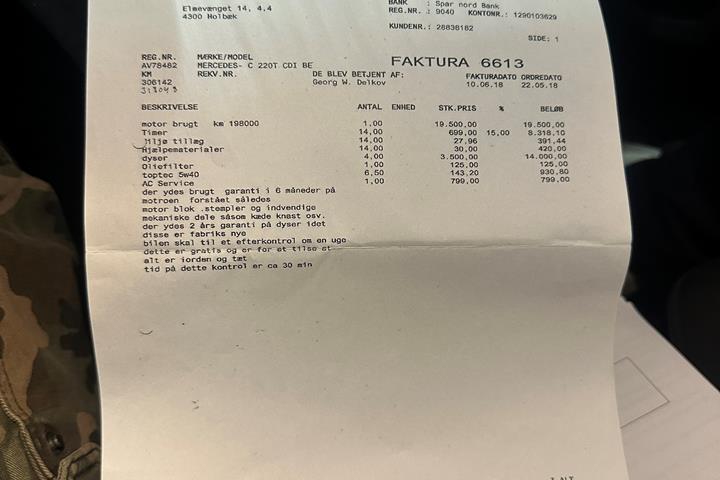 Sort Mercedes 220 fra 2011