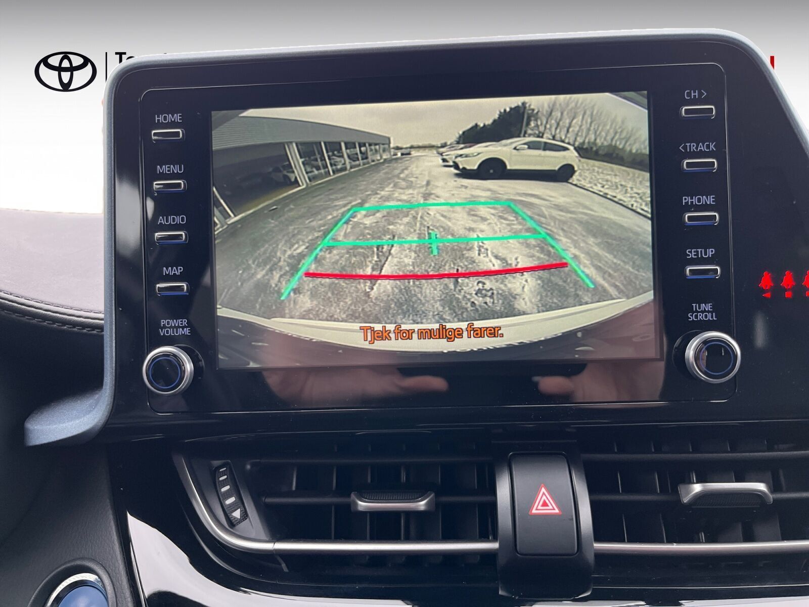 Hvid Toyota C-HR fra 2021