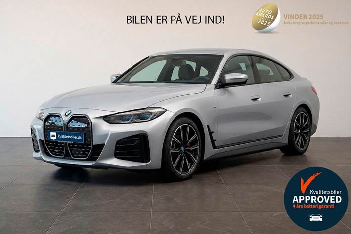 Grå BMW i4 fra 2025 set udefra
