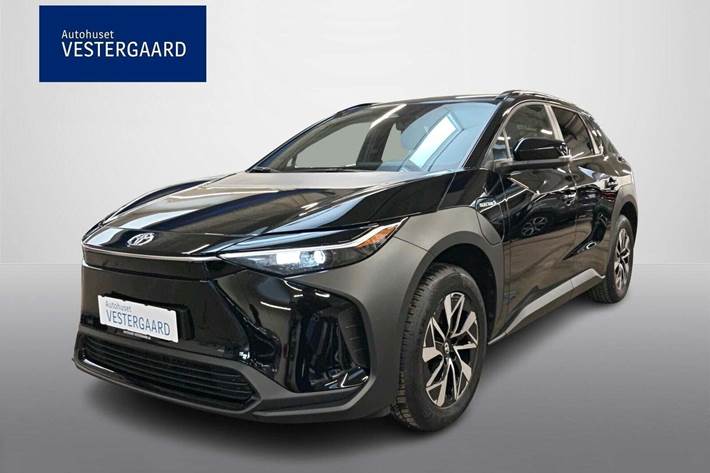 Sort Toyota BZ4X fra 2023 set udefra