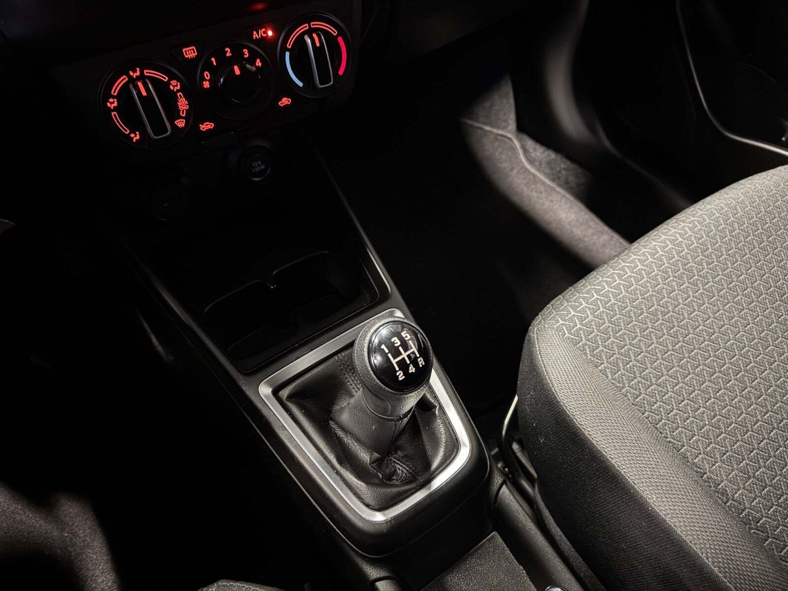 Grå Suzuki Swift fra 2018