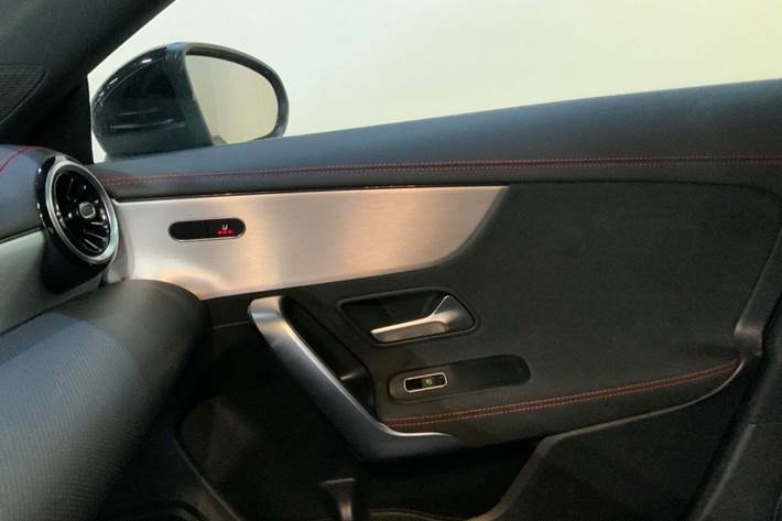 Sort Mercedes CLA220 d fra 2021