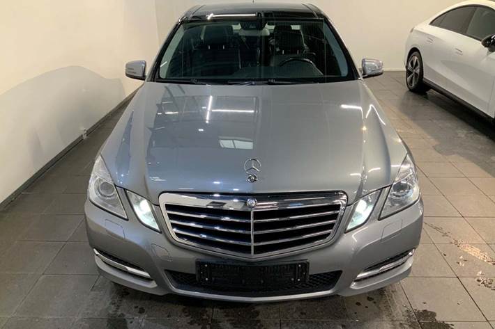 Grå Mercedes E300 fra 2013
