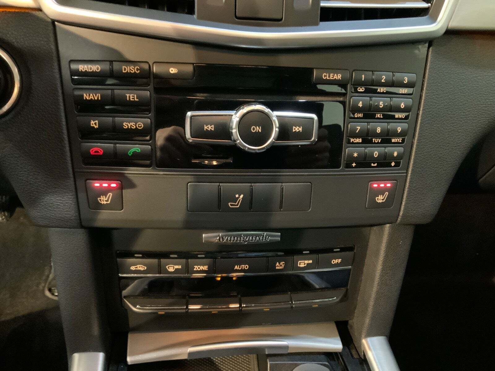 Grå Mercedes E300 fra 2013