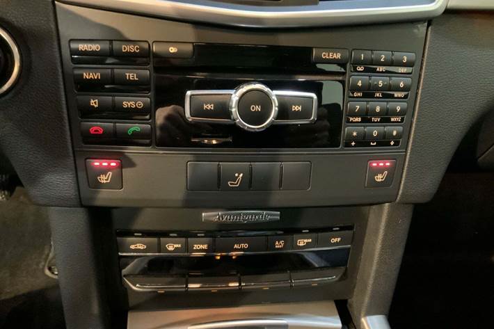 Grå Mercedes E300 fra 2013