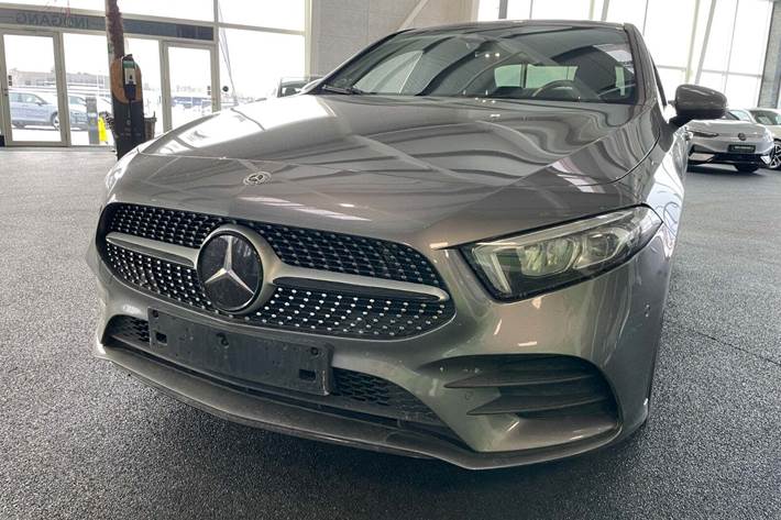Grå Mercedes A200 fra 2020