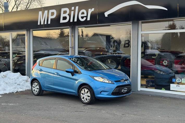 Blå Ford Fiesta fra 2009