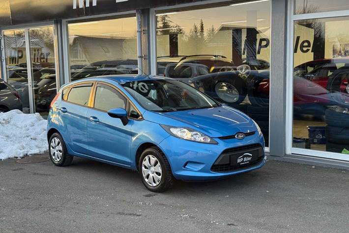 Blå Ford Fiesta fra 2009