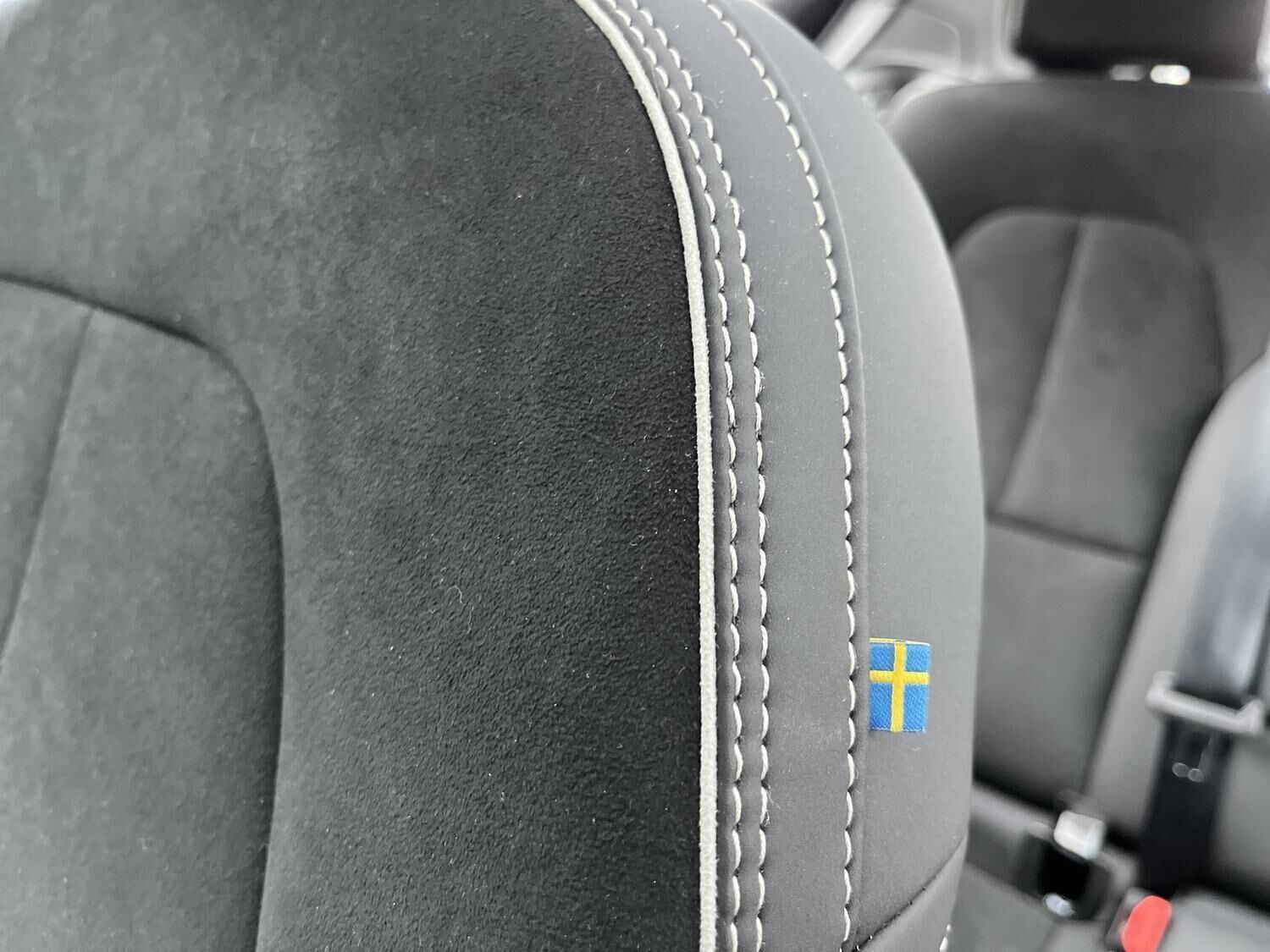 Blå Volvo XC40 fra 2024