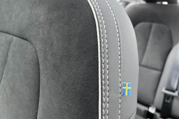 Blå Volvo XC40 fra 2024