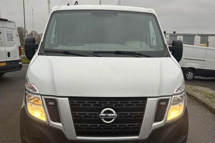 undefined Nissan NV400 fra 2012 set udefra
