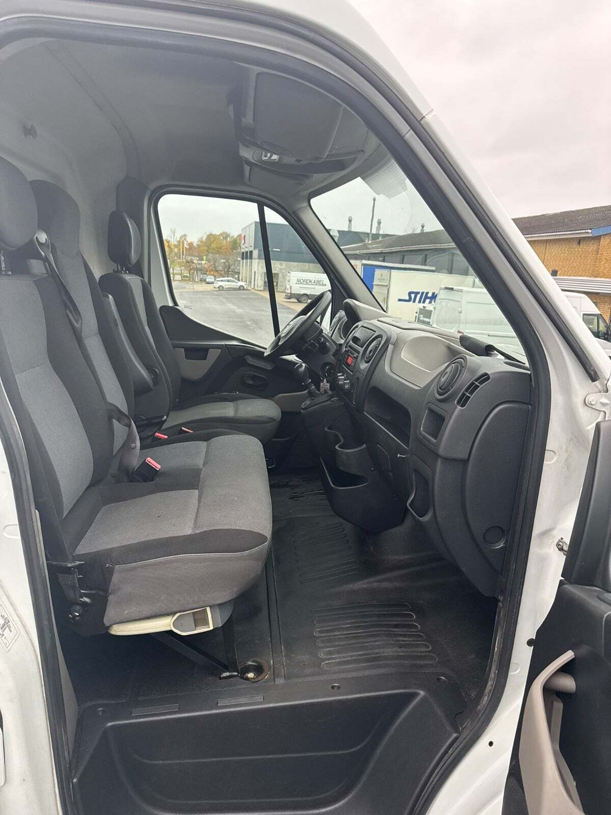 undefined Nissan NV400 fra 2012 set indefra