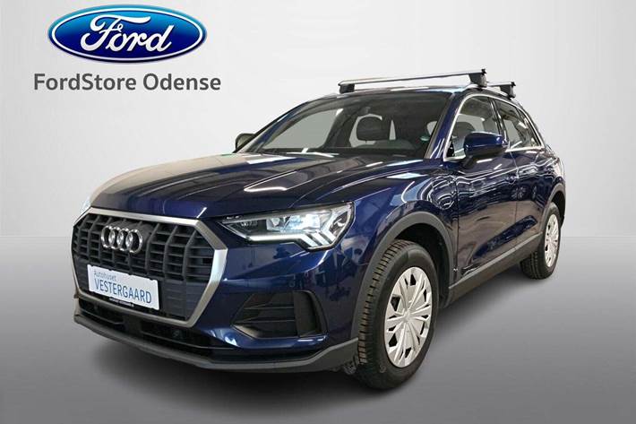 Blå Audi Q3 fra 2021