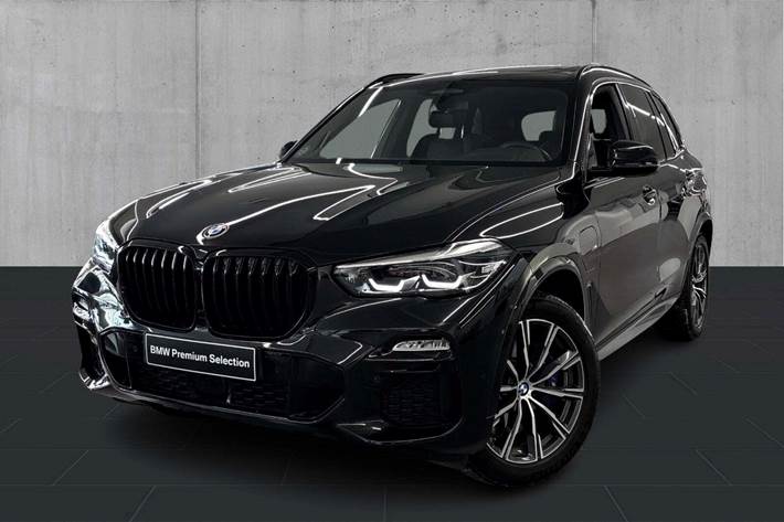 Sort BMW X5 fra 2021 set udefra