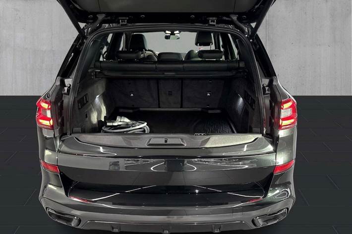 Sort BMW X5 fra 2021