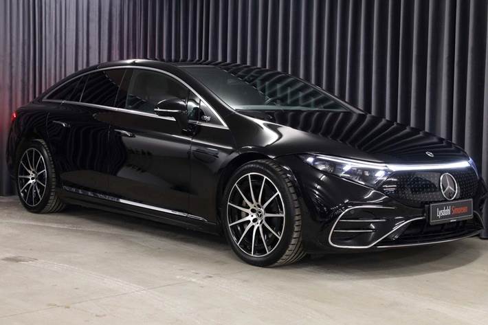 Sort Mercedes EQS450+ fra 2023 set udefra