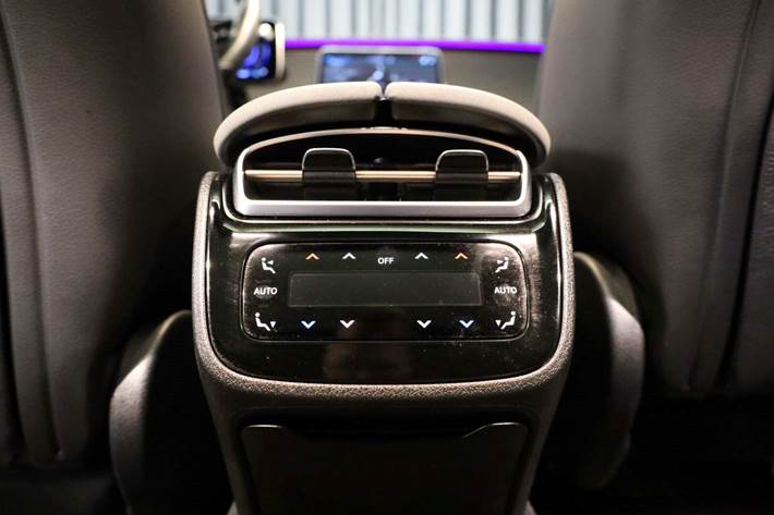 Sort Mercedes EQS450+ fra 2023