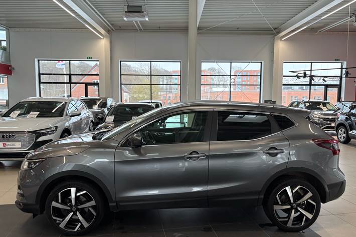 Grå Nissan Qashqai fra 2021