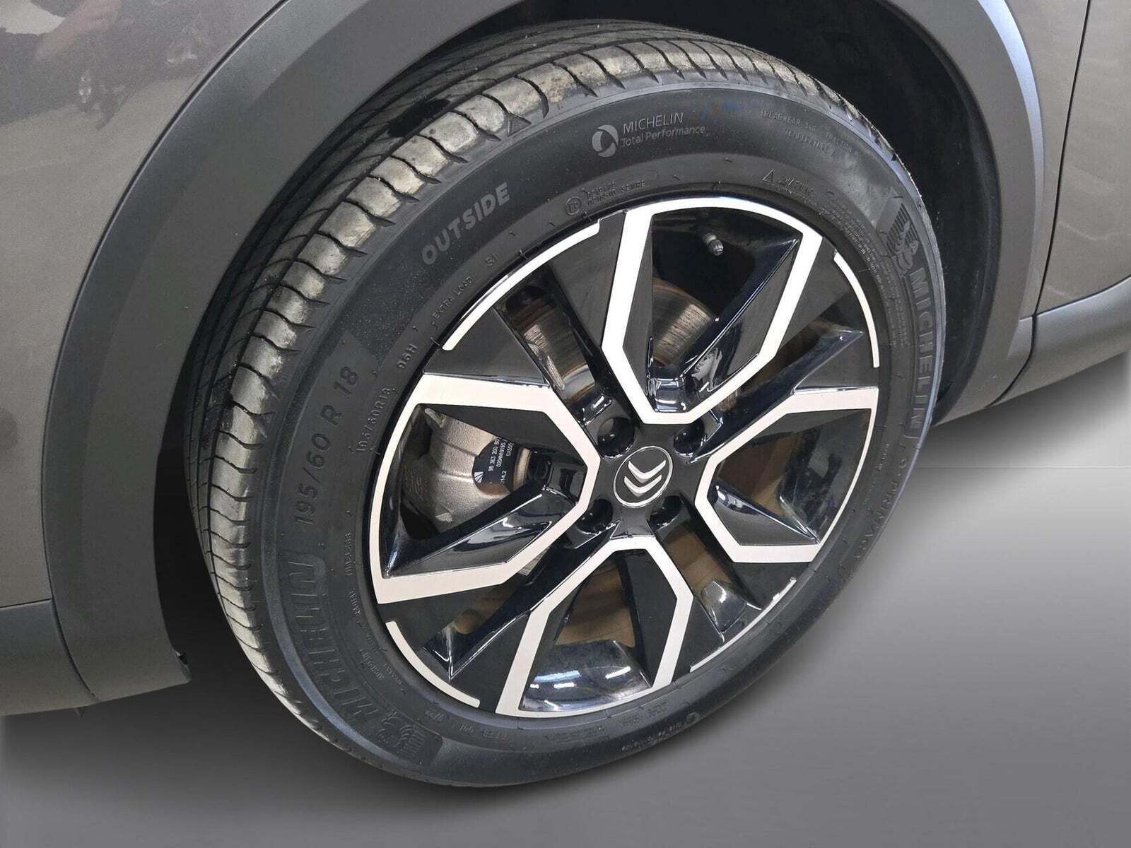 Grå Citroën ë-C4 fra 2022