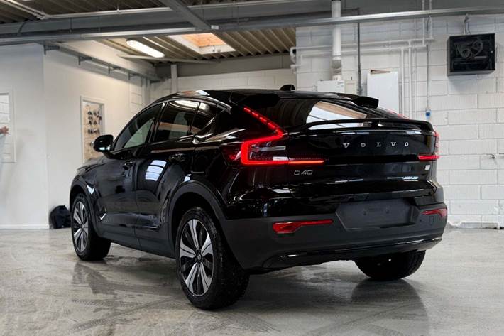 Sort Volvo C40 fra 2023