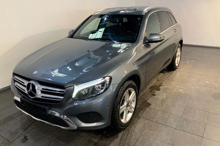 Grå Mercedes GLC250 d fra 2016 set udefra