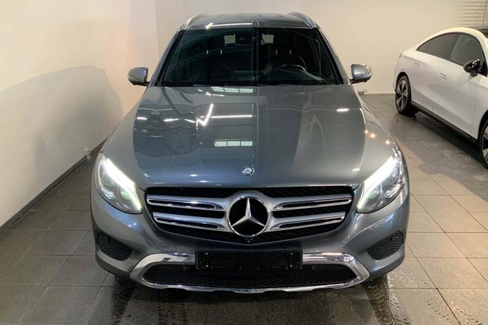 Grå Mercedes GLC250 d fra 2016