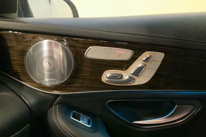 Grå Mercedes GLC250 d fra 2016