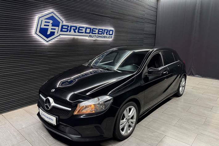 Sort Mercedes A200 fra 2017 set udefra